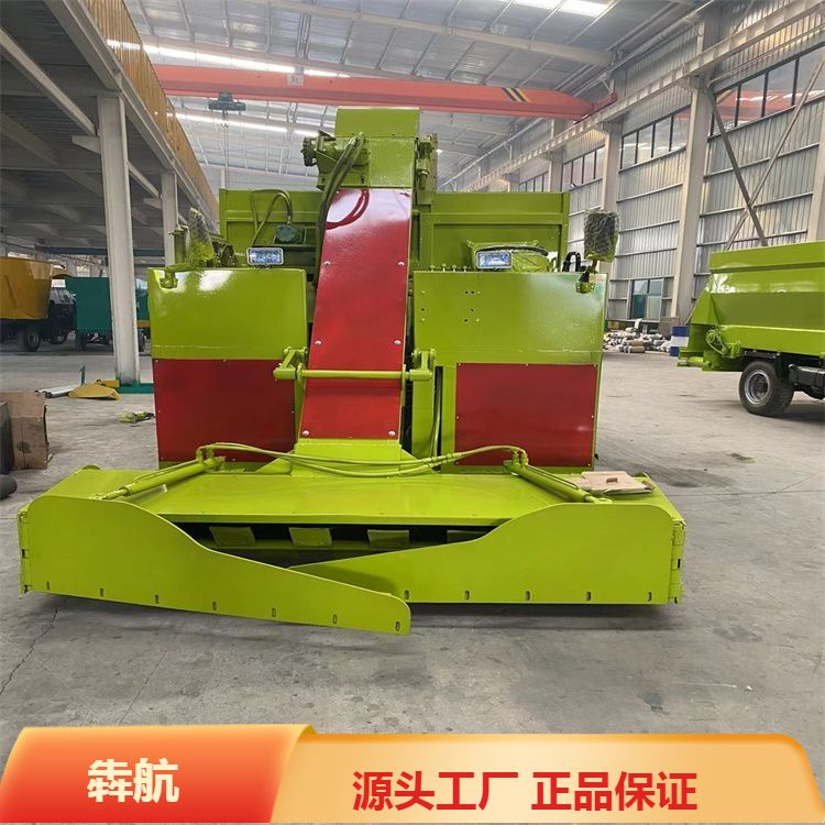 Self propelled manure removal truck Large scale ranch cow farm manure dry wet dual purpose fully automatic shovel manure machine