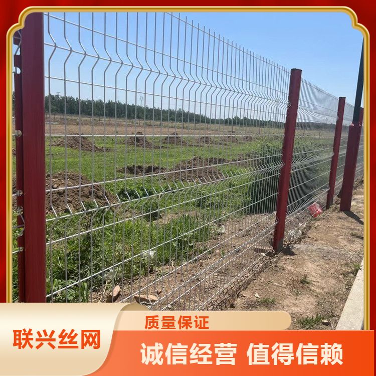 Road protection isolation fence, peach shaped column guardrail net, triangular bent iron wire factory outdoor guardrail wall