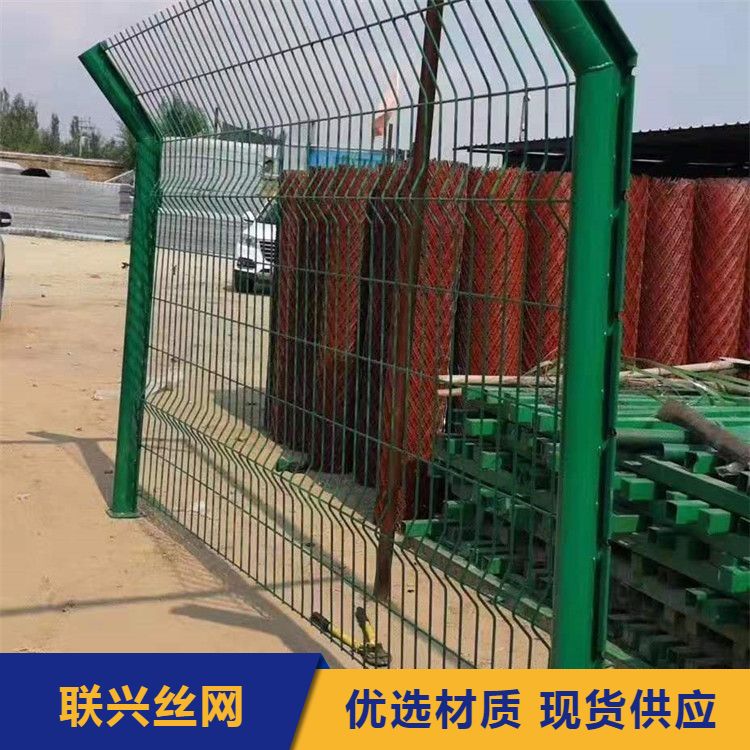 Road protection isolation fence, peach shaped column guardrail net, triangular bent iron wire factory outdoor guardrail wall