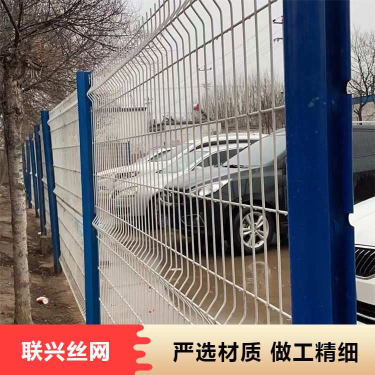 Assembled triangular bending isolation net Garden steel wire fence Peach shaped column fence net Farm fence net