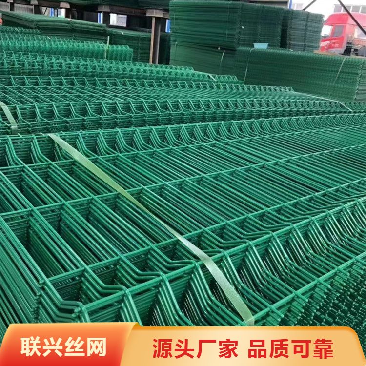 Assembled triangular bending isolation net Garden steel wire fence Peach shaped column fence net Farm fence net