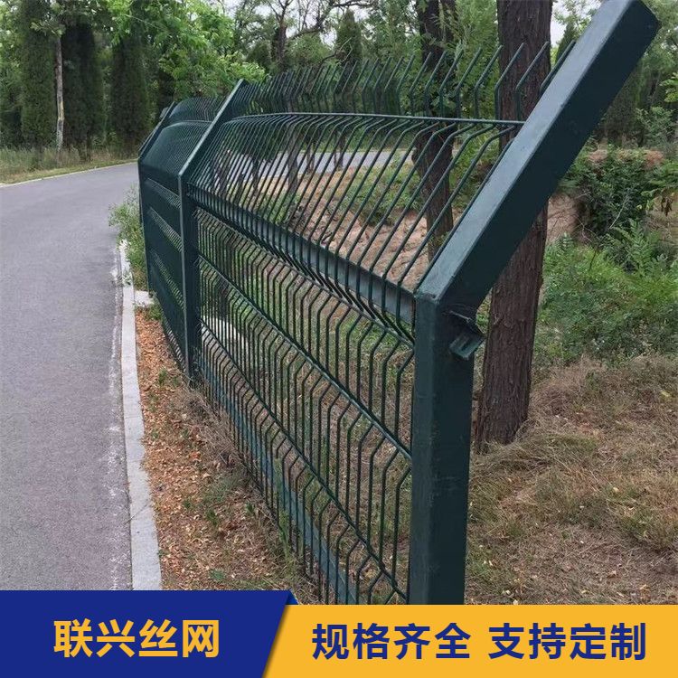 The size and color of the protective net for the water source area of the enclosed reservoir in the photovoltaic power plant area can be customized