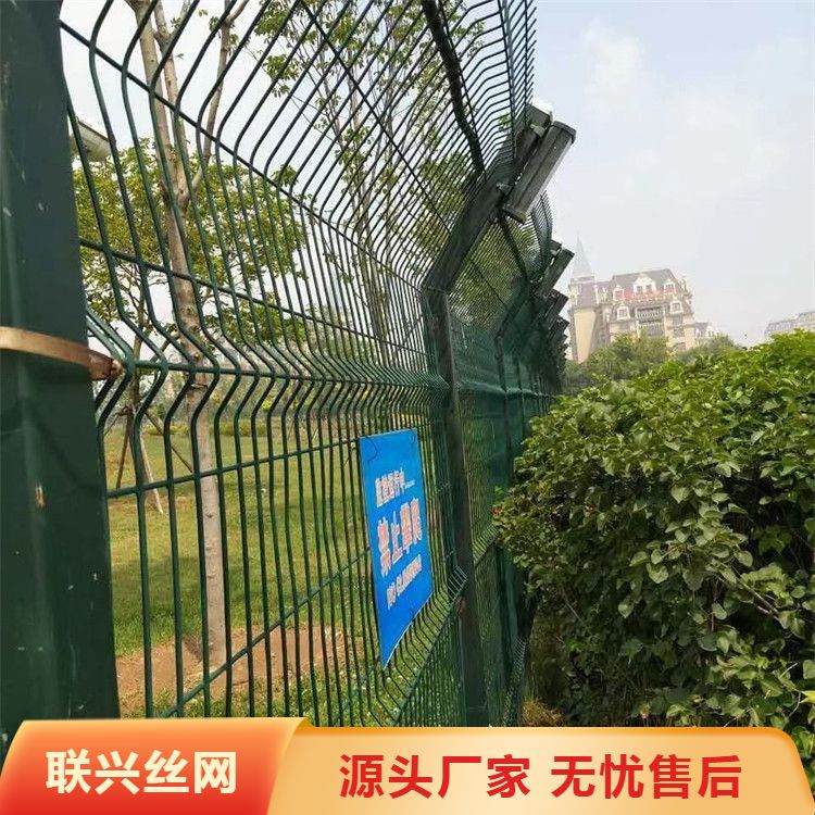 Road protection isolation fence, peach shaped column guardrail net, triangular bent iron wire factory outdoor guardrail wall