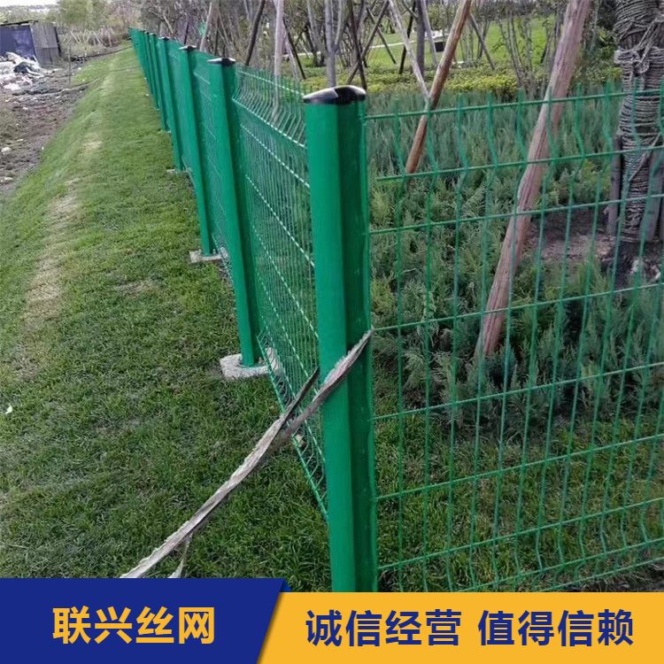 Long service life of road bending guardrail network, river guardrail enclosure, wire mesh fence support factory inspection