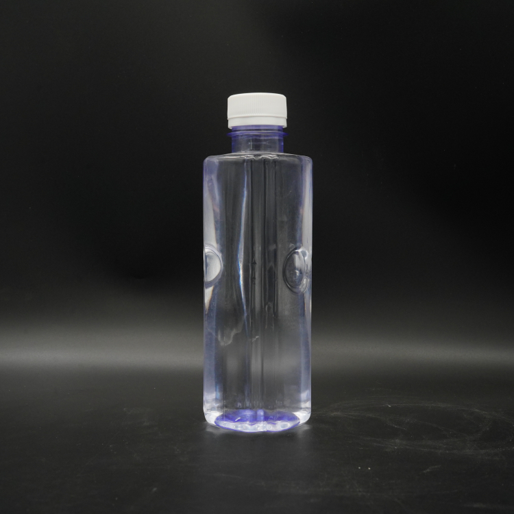 Transparent plastic bottles are sold in complete specifications, practical, convenient, and various styles are available for selection