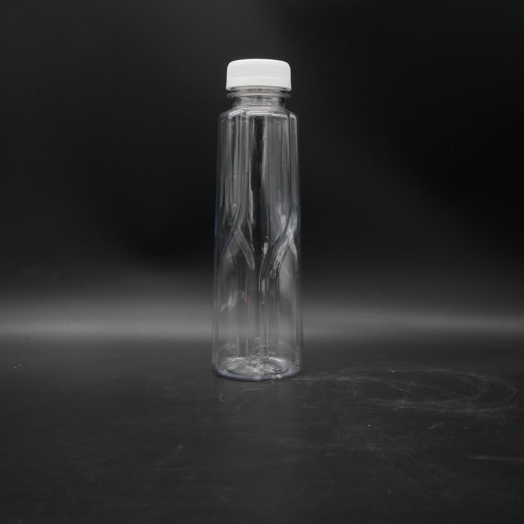 Plastic bottles are practical, convenient, compact, delicate, hard, and shock resistant, with multiple capacity combinations