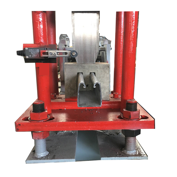 The steel coil discharge rack cold bending forming machine is widely used, and the mechanical operation is stable